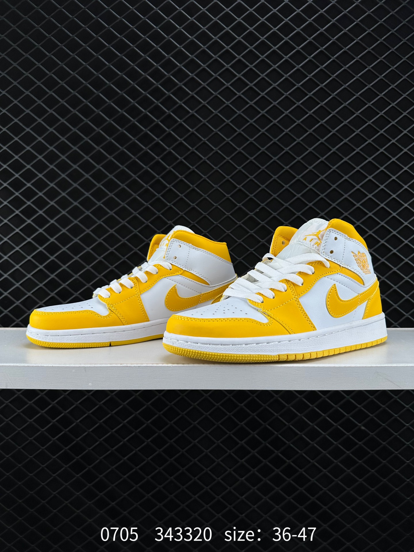 NIKE Air Jordan 1 Retro Mid